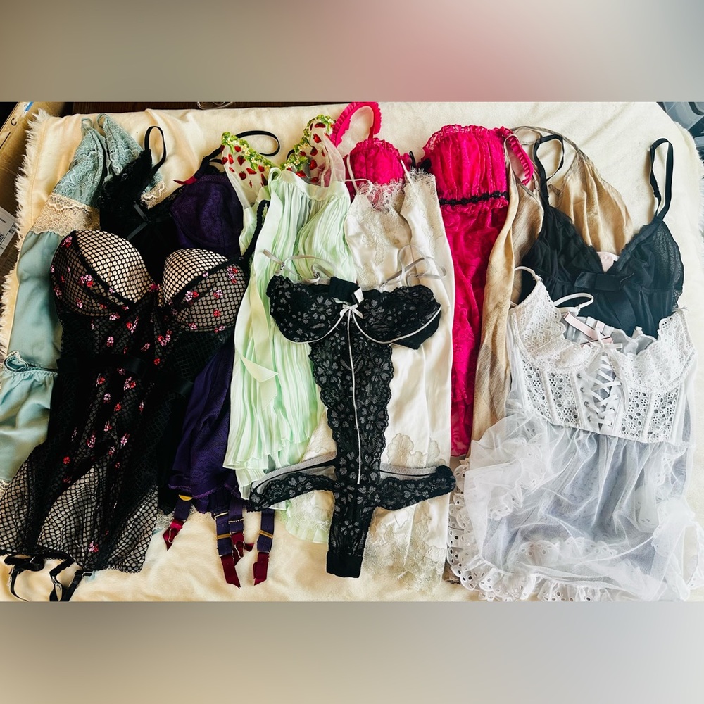 ON HOLD Victorias Secret 17 piece Lingerie Lot Md-Sm
